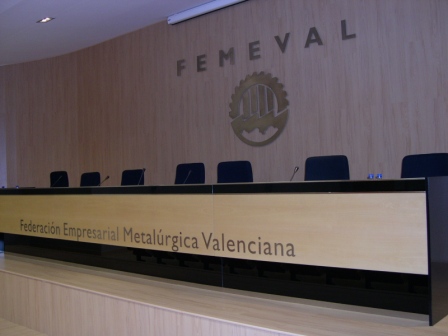 Mesa de Conferencias del Salón de Actos de FEMEVAL